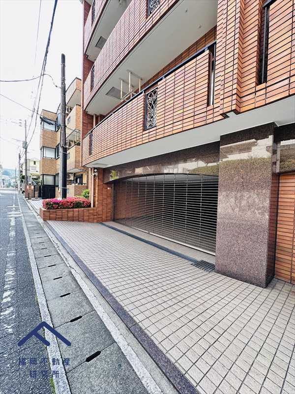 ヴェルビュ高宮の駐車場