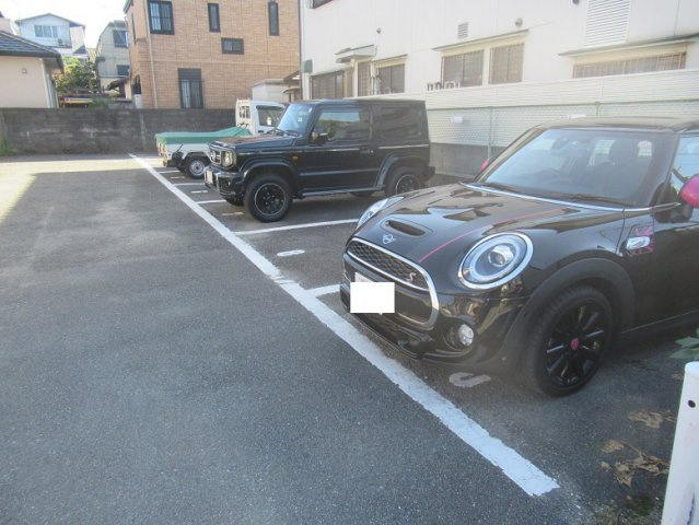 SKハイツの駐車場