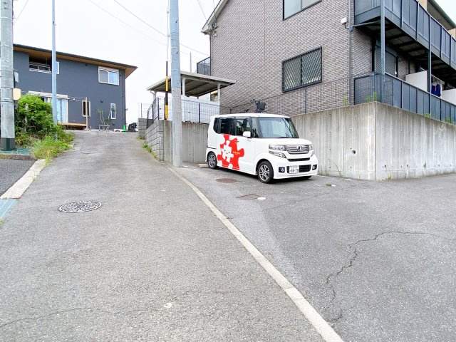 アンプルール リーブル Groveの駐車場