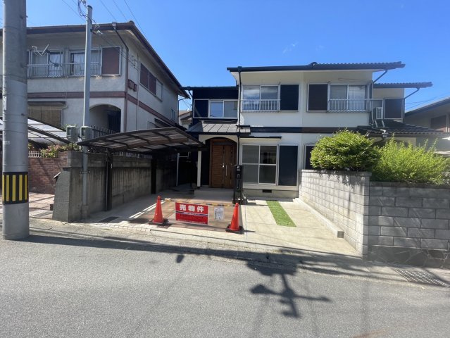 ◆外壁・室内リフォーム済み４LＤＫ◆並列２台駐車可能◆西京区大原野西竹の里町１丁目の外観