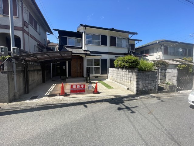 ◆外壁・室内リフォーム済み４LＤＫ◆並列２台駐車可能◆西京区大原野西竹の里町１丁目の駐車場|カーポート