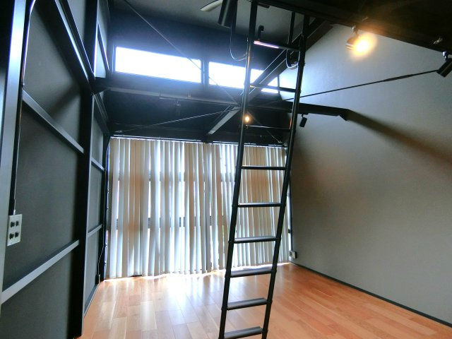 ＩＣＨＩＮＯＭＩＹＡ　ＢＡＳＥの居間・リビング