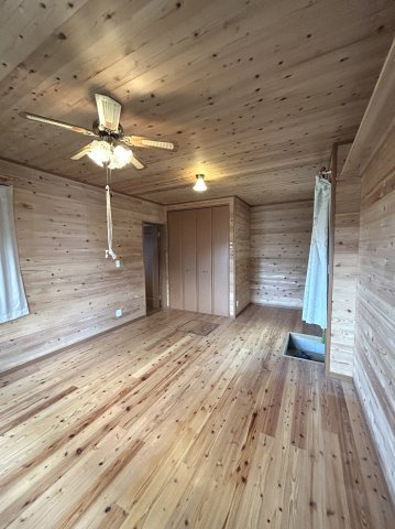 つくば市樋の沢　建物面積74坪の邸宅の洋室|あたたかな木目の内装です