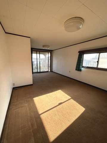 つくば市樋の沢　建物面積74坪の邸宅の洋室|2面採光で明るい洋室