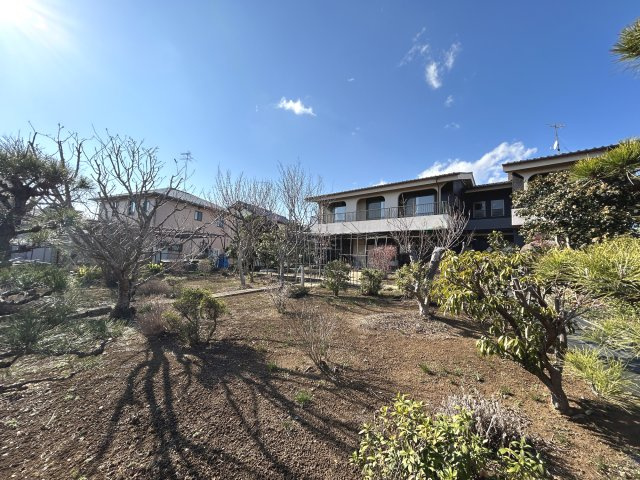 つくば市樋の沢　建物面積74坪の邸宅の庭|広々としたお庭でガーデニングなども楽しめます