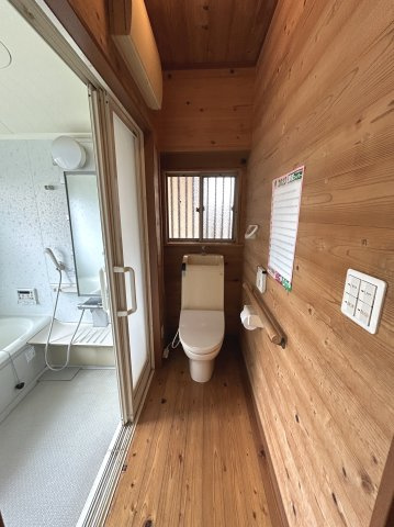 つくば市樋の沢　建物面積74坪の邸宅のトイレ|1階トイレ