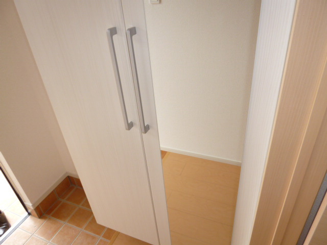 ルミエールＣの玄関|シューズボックス