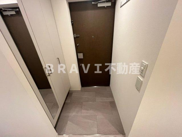 アーバネックス南新町 BRAVI不動産の玄関|明るい玄関です