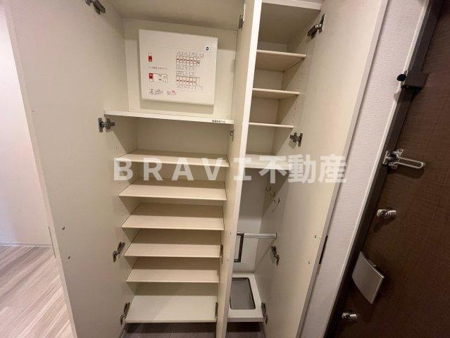 アーバネックス南新町 BRAVI不動産の玄関