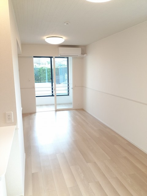 ソラリアＢの居間・リビング