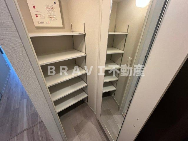 アーバネックス南新町 BRAVI不動産の玄関