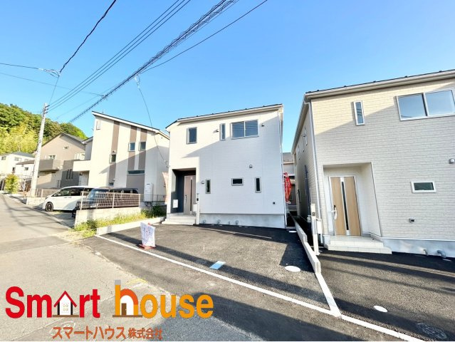 町田市南大谷　新築戸建　の前面道路含む現地写真|並列駐車だから出入りがスムーズに！