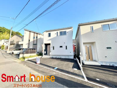 【前面道路含む現地写真】 | 町田市南大谷　新築戸建　 | 並列駐車だから出入りがスムーズに！