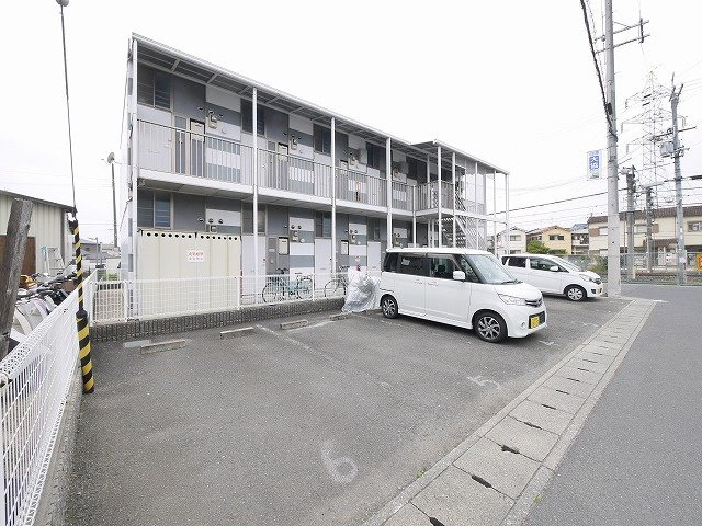 レオパレストミタⅡのキッチン|駐車場完備です