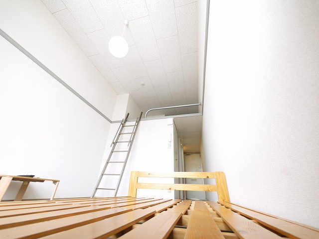 レオパレストミタⅡの洋室|コンパクトで使いやすい洋室です