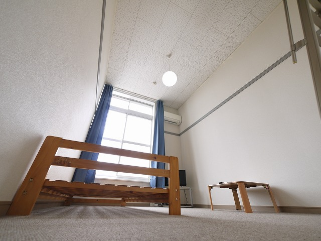 レオパレストミタⅡの玄関|洋室です