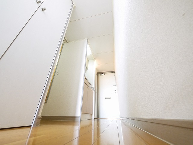 レオパレストミタⅡの玄関