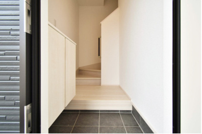 【玄関】 | アテレーゼOne津福今町