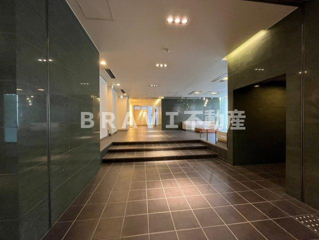 クロスレジデンス大阪新町 BRAVI不動産のロビー