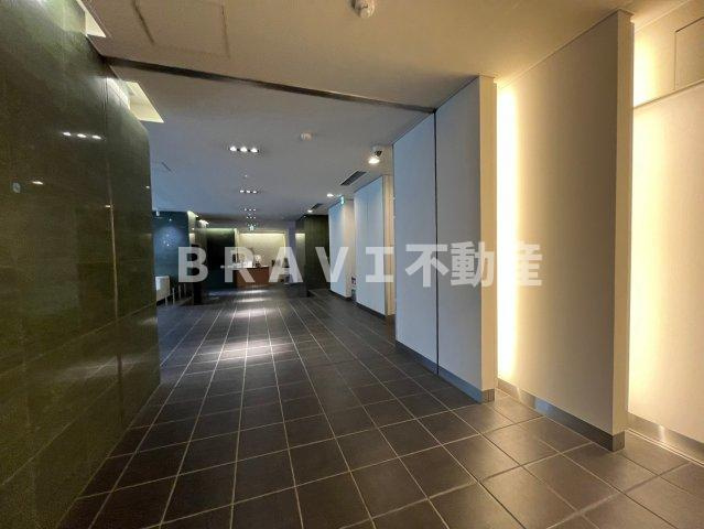 クロスレジデンス大阪新町 BRAVI不動産のロビー