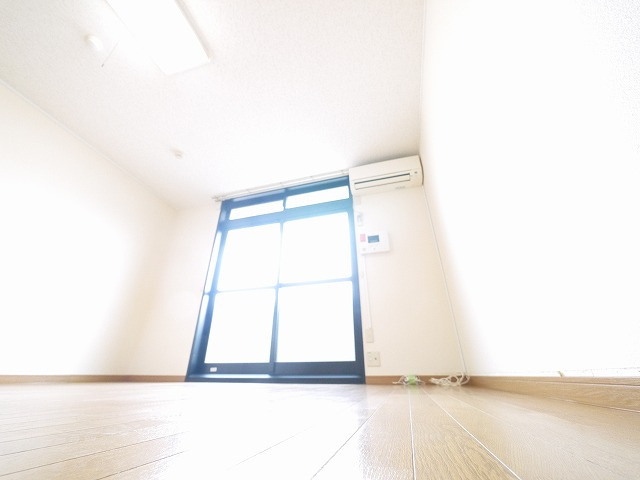 レオパレス冨田の洋室|ゆったりした洋室です