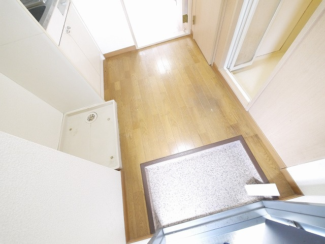 レオパレス冨田の玄関|収納もある玄関です