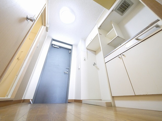 レオパレス冨田の玄関|明るい玄関です