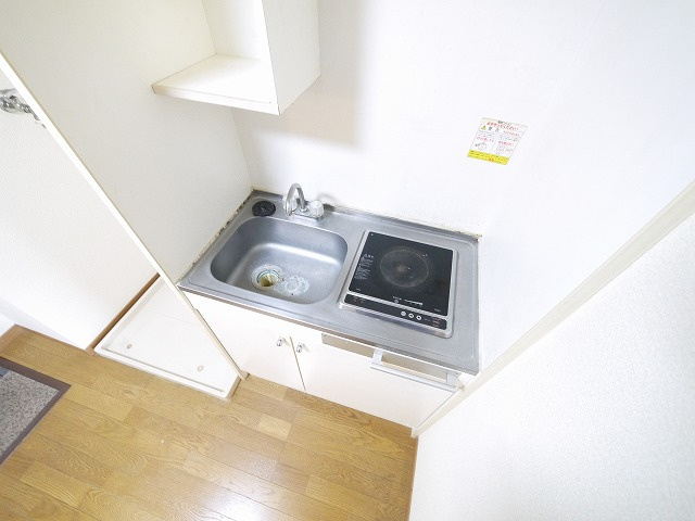 レオパレス冨田のキッチン|コンパクトなキッチンで掃除もラクラク