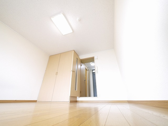 レオパレス冨田の寝室|個人の部屋や寝室として使える洋室です