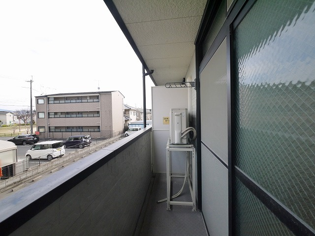 レオパレス冨田のバルコニー|暖かな日差しのふりそそぐバルコニー