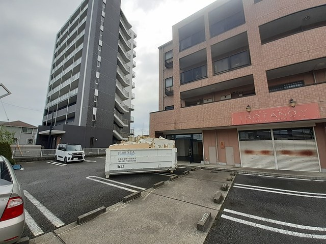 サンライズヴィラひたち野A棟の駐車場