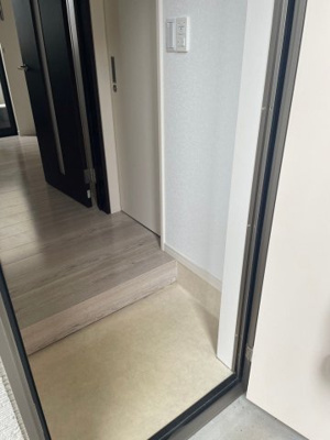 【玄関】 | マイプレイス千早駅前 | 別号室の写真になります。現況優先。