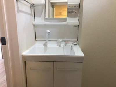 【洗面所】 | マイプレイス千早駅前 | 別号室の写真になります。現況優先。