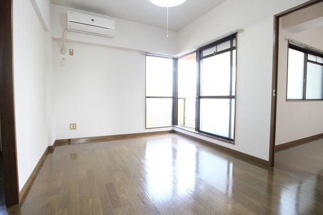PLEAST荘島の居間・リビング|※写真は別間取りのお部屋です