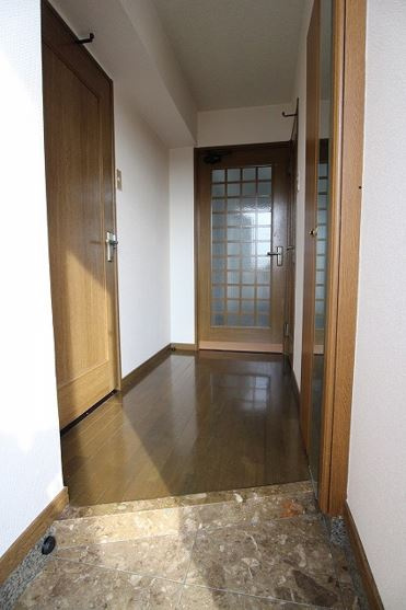 PLEAST荘島の玄関|※写真は別間取りのお部屋です