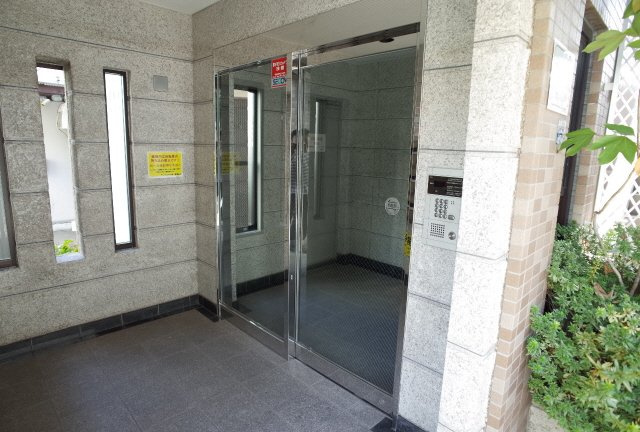 サンリット本山南のエントランス