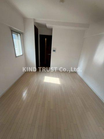 サムティ梅田2グロウアクシスの居間・リビング|こちらの居間で趣味の時間をお楽しみください