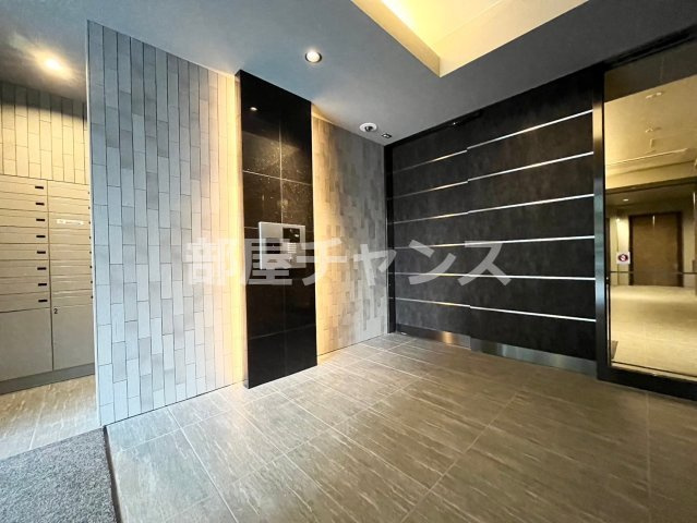 ロイヤルカーサ千種のエントランス