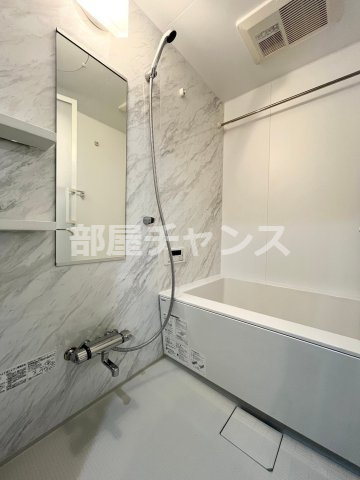 ロイヤルカーサ千種の浴室