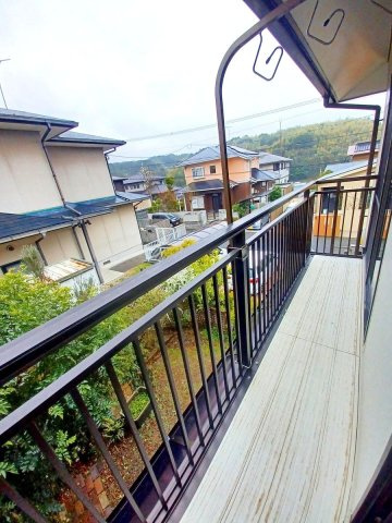 【バルコニー】 | 宗像市広陵台２丁目　戸建て | バルコニーは陽当り良好で、お洗濯物もしっかり干していただけます