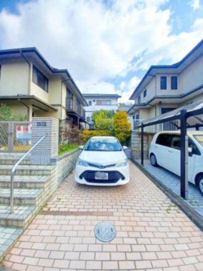 【駐車場】 | 宗像市広陵台２丁目　戸建て | 奥行きのある駐車場です