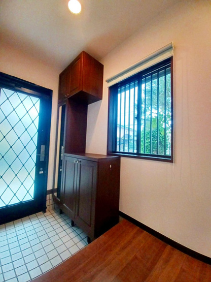 【玄関】 | 宗像市広陵台２丁目　戸建て | 収納力に優れた玄関でいつでも片付いた状態でお客様を迎えられます