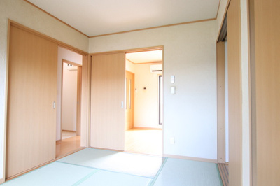 ゆったりとした６帖の和室