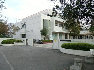 横浜市立釜利谷中学校まで1000ｍ