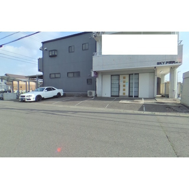 ＳＫＹＰＩＥＲ・ＳＯＬＯの駐車場