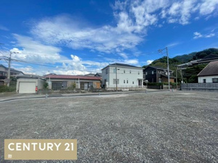 生活便利！小学校、コンビニ、海南駅、ドラックストアまで徒歩圏内！
交通量の少ない閑静な住宅街で安心です！