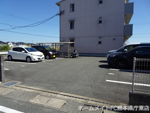 熊本市東区下江津７丁目のアパートの駐車場
