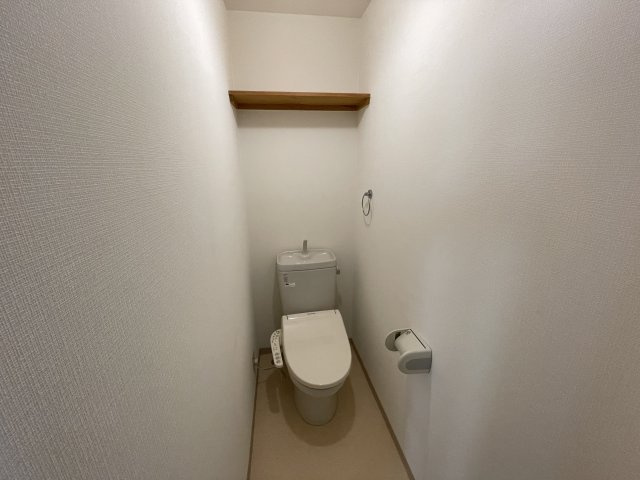 西宮市上鳴尾町のアパートのトイレ