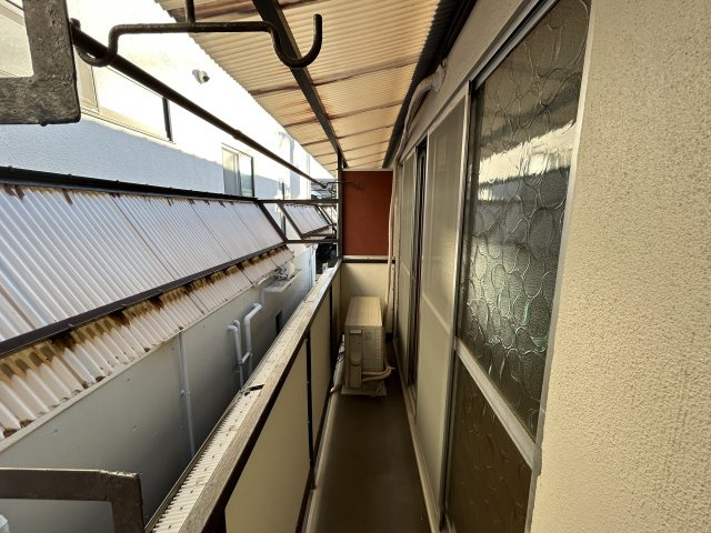 西宮市上鳴尾町のアパートのバルコニー