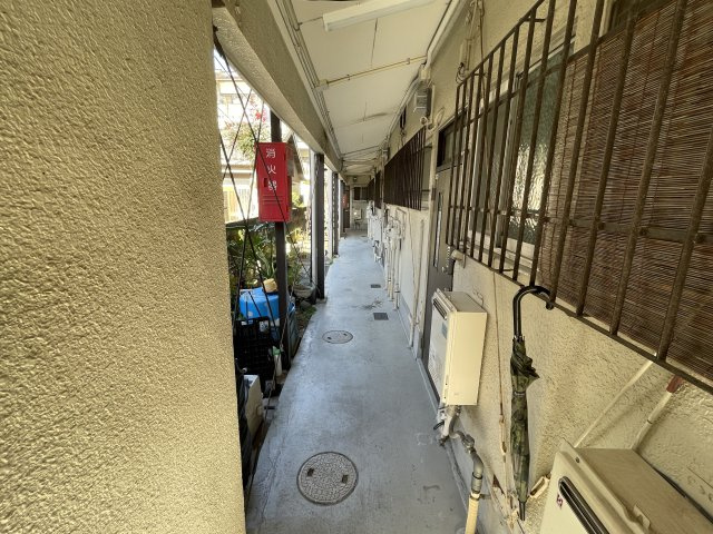 西宮市上鳴尾町のアパートのロビー